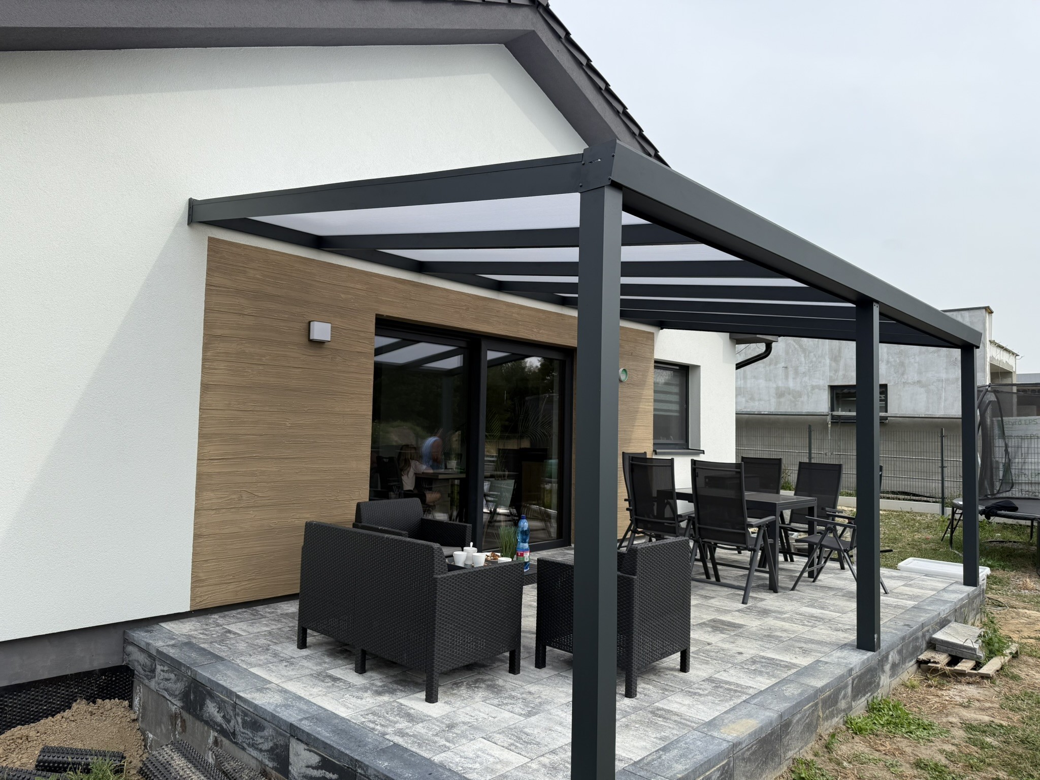 Hliníková pergola jako romantické útočiště pro páry